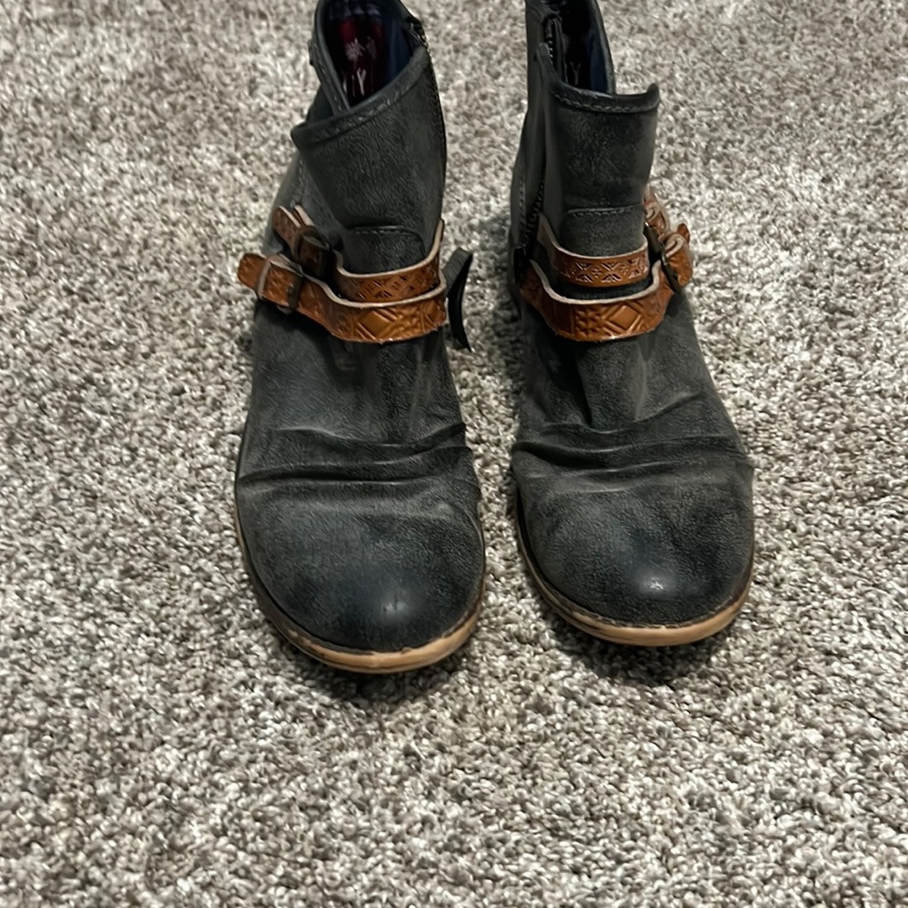 Roxy distressed booties